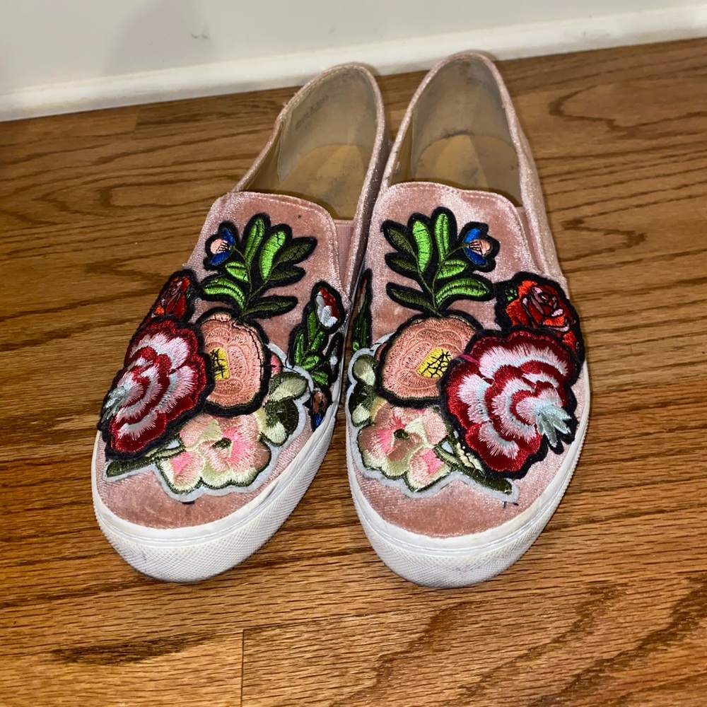 Dirty Laundry velvet embroidered slides size 8.5